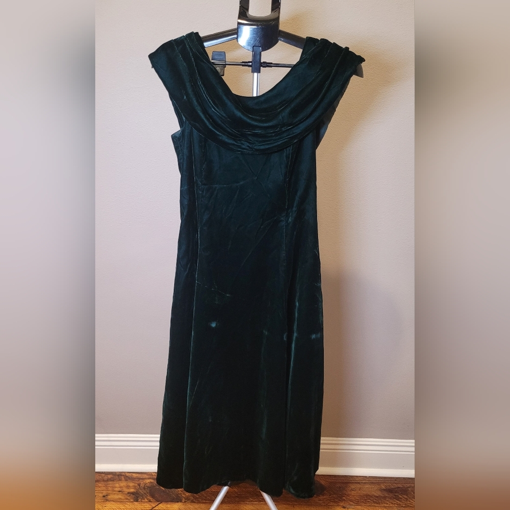 Vintage Green Velvet Dress with Bow